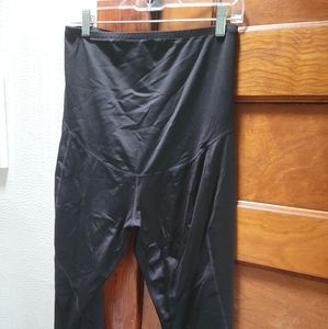 Aglow crop maternity leggings